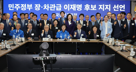 ڿ  ߡ빫  ,  